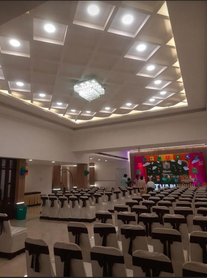 Ample Yard Hotel Chennai Exterior photo